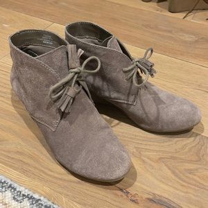Crown vintage tie wedge tan bootie 7.5